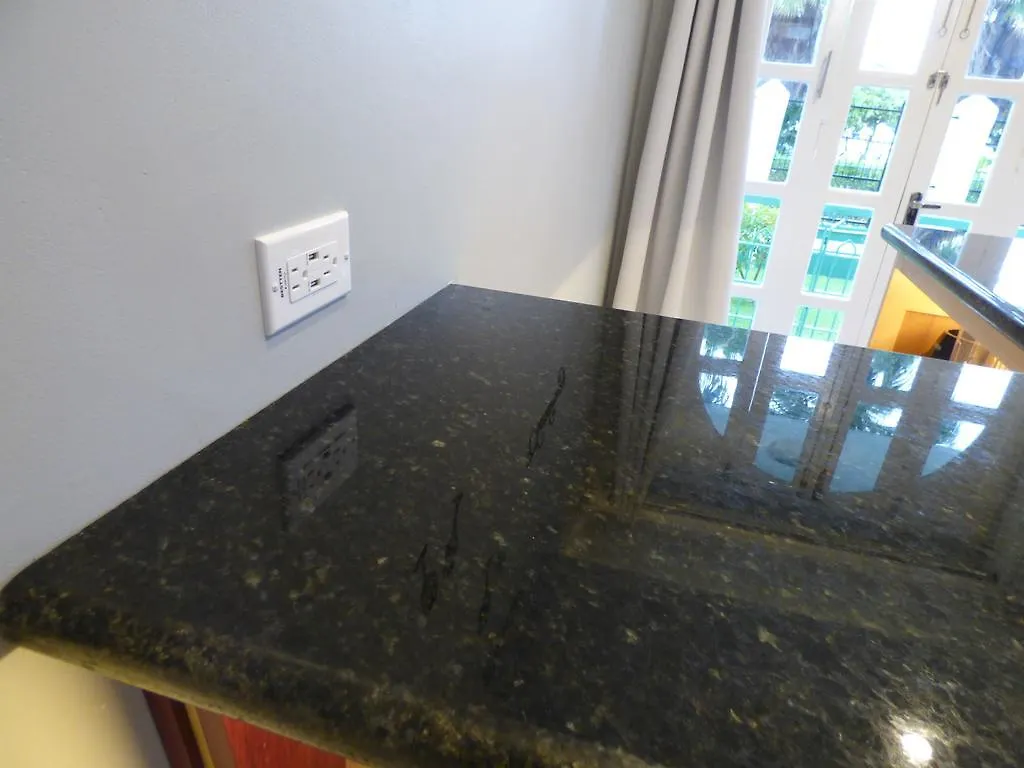 אוצ'ו ריוס Beach One Bedroom Suite C5 דירה