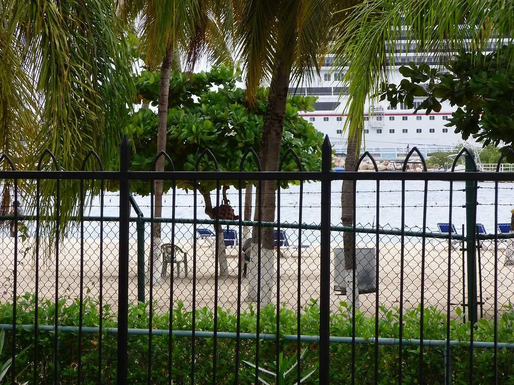 Beach One Bedroom Suite C5 Ocho Rios